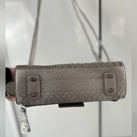 NWOT MC Marc Chantal Gray Vegan Leather Croc Embossed Crossbody Purse Silver - Picture 4 of 16